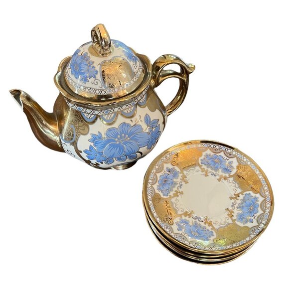 Ornate Gold Blue and White Teapot with 6 Matching Tea Plates - Picture 13 of 16